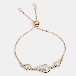 Dainty tear drop pearl bracelet